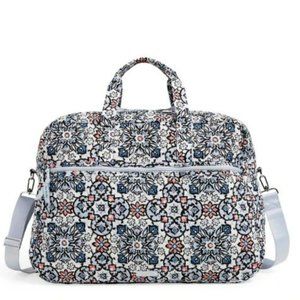 🎉HP🎉Vera Bradley Grand Traveler in Lisbon Medallion